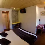 Les Cotes, Loisirs Et Hotel